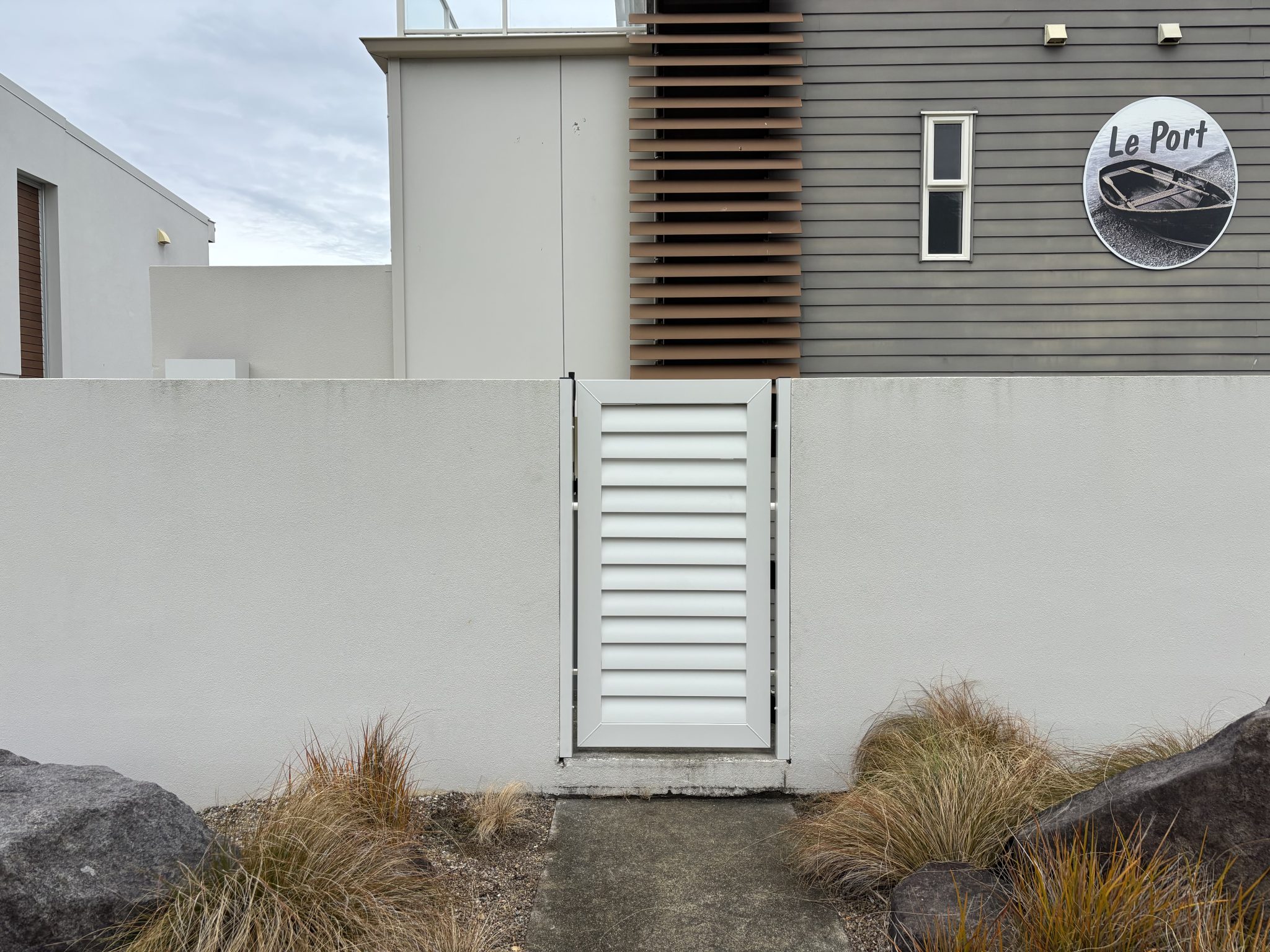 metal-steel-slat-louvre-style-person-pedestrian-gate-white-titania titania horizontal Louvre pedestrian people gate for house and home