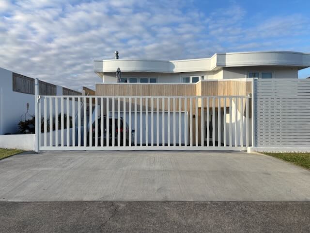 The Strand Slider 50mm picket 100mm gaps narrow house home side gate passage black metal bars